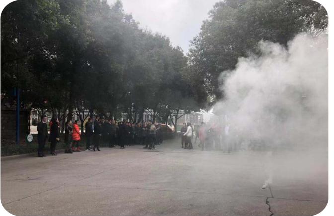 四川QY千亿国际玻璃有限公司急救安全知识培训暨应急疏散和消防灭火演练活动报道(图8) 四川QY千亿国际玻璃有限公司急救安全知识培训暨应急疏散和消防灭火演练活动报道(图8)