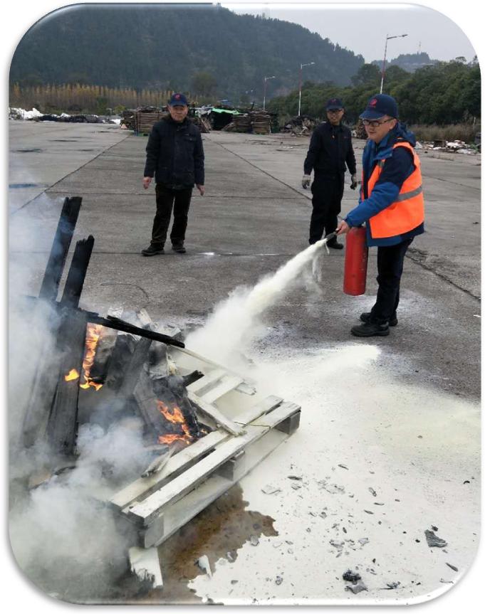 四川QY千亿国际玻璃有限公司急救安全知识培训暨应急疏散和消防灭火演练活动报道(图12) 四川QY千亿国际玻璃有限公司急救安全知识培训暨应急疏散和消防灭火演练活动报道(图12)